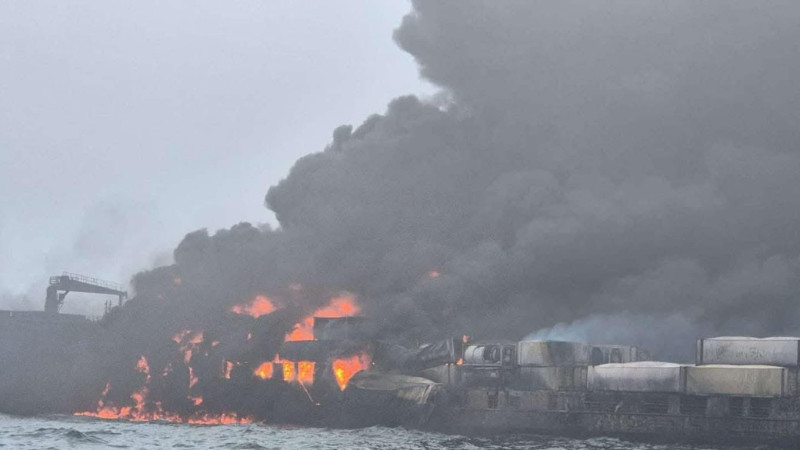 Пожар в Северном море возник в результате столкновения нефтяного танкера с грузовым судном