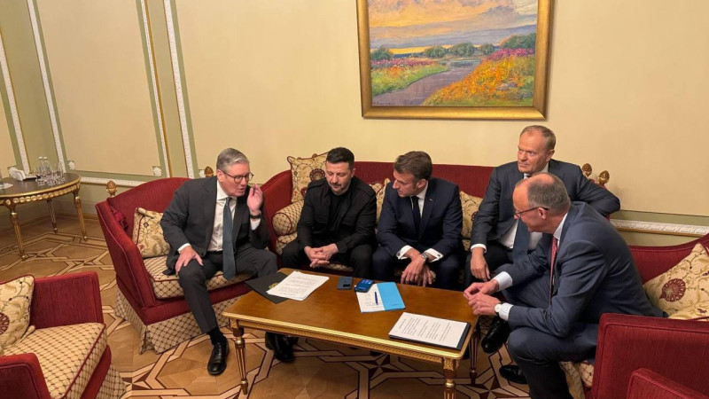 Украина объявила о своей готовности к полному и безусловному прекращению огня на срок в 30 дней