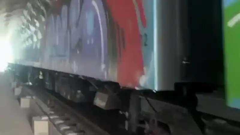 Граффити исчезли: кто стер искусство с вагонов LRT? Актобе