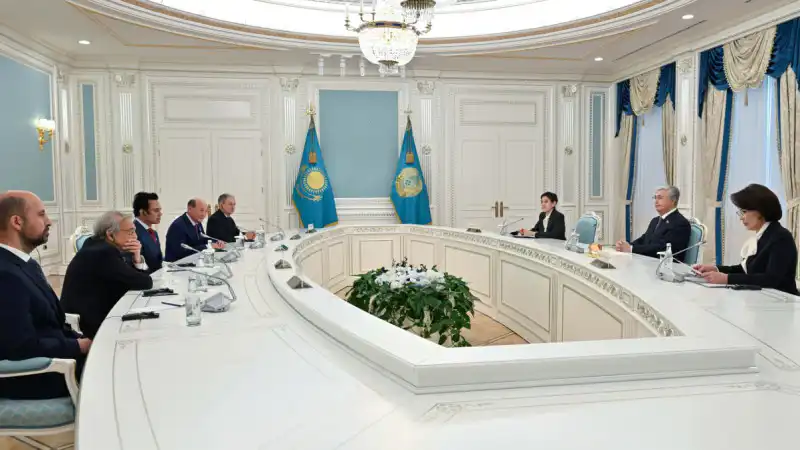 Касым-Жомарт Токаев встретился с мировыми лидерами нейрохирургии на X Всемирном конгрессе в Астане Актобе