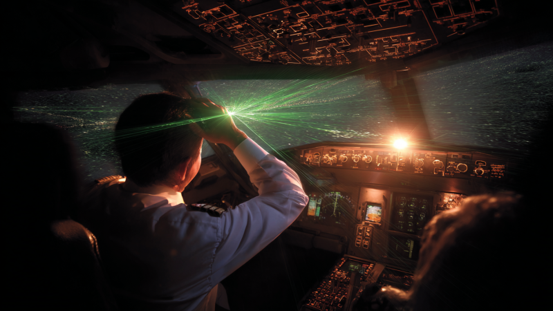 Лазерный инцидент над Алматы: авиакомпания прокомментировала ситуацию Актобе