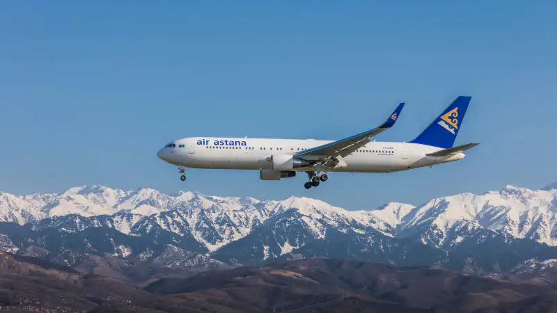 Страх и паника на борту: пассажиры рейса Air Astana KC855 делятся переживаниями о критической ситуации во время полета Актобе