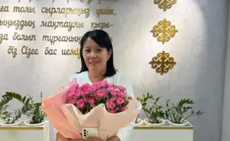 Техничку из школы в Актобе наградили на республиканской конференции