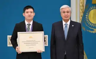 Актюбинский школьник получил награду президента за серебро на олимпиаде