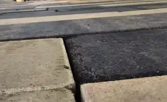 Актюбинцы жалуются на неровную плитку на тротуарах