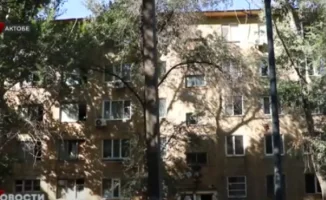 Жители аварийного общежития в Актобе требуют решения жилищной проблемы: жилье не предоставлено