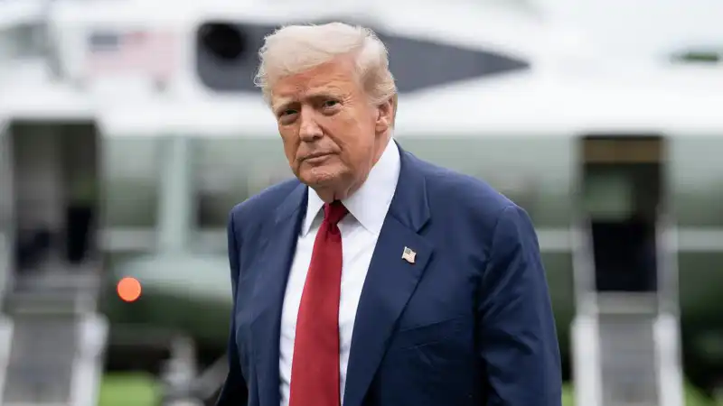 Трамп вылетает на Аляску для встречи с Путиным Актобе