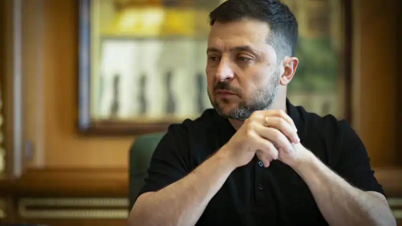 Зеленский: Украина не покинет Донбасс, несмотря на международные призывы Актобе