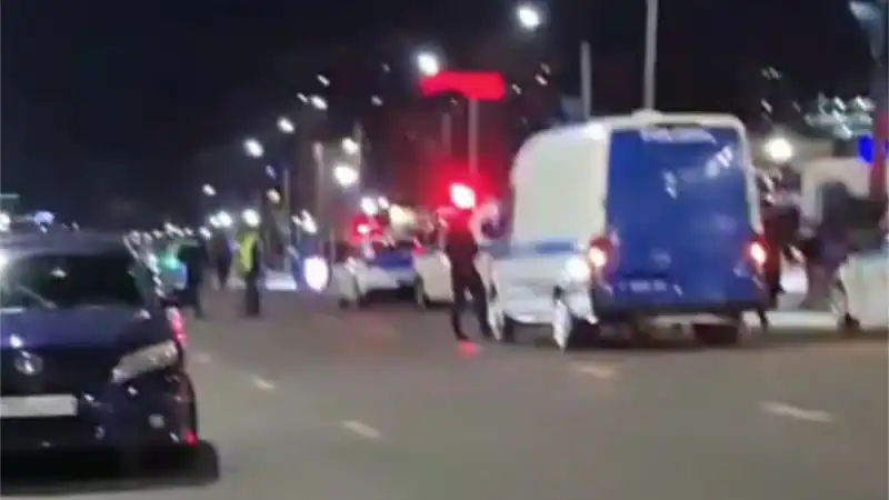 Водитель сбил дорожных рабочих в Астане: один погиб, второй в больнице Актобе