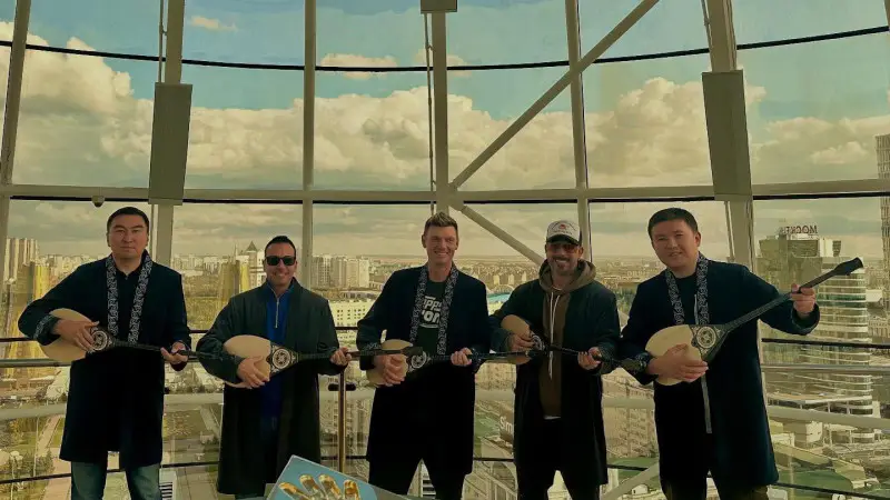 Backstreet Boys погружаются в казахскую культуру: уроки домбры в Астане открывают новые горизонты для культурного обмена Актобе