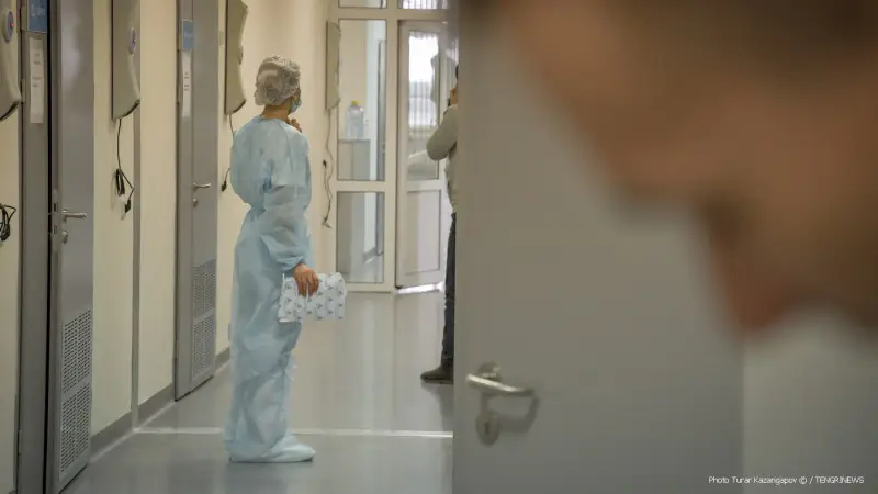 В Казахстане больницы вынуждены лечить пациентов в долг из-за задолженности правительства перед Фондом социального медицинского страхования (ФСМС), что ставит под угрозу систему обязательного социального медицинского страхования (ОСМС). Актобе
