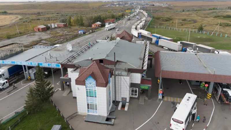 Очереди на казахстанско-российской границе: причины застревания фур и усиленный контроль РФ Актобе