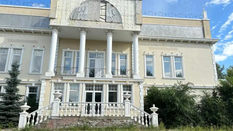 Конфискованный ресторан экс-главы Костаная, осужденного за коррупцию, был продан на аукционе с третьей попытки. Сумма продажи и детали аукциона не раскрыты, однако событие подчеркивает продолжающуюся борьбу с коррупцией в регионе. Актобе