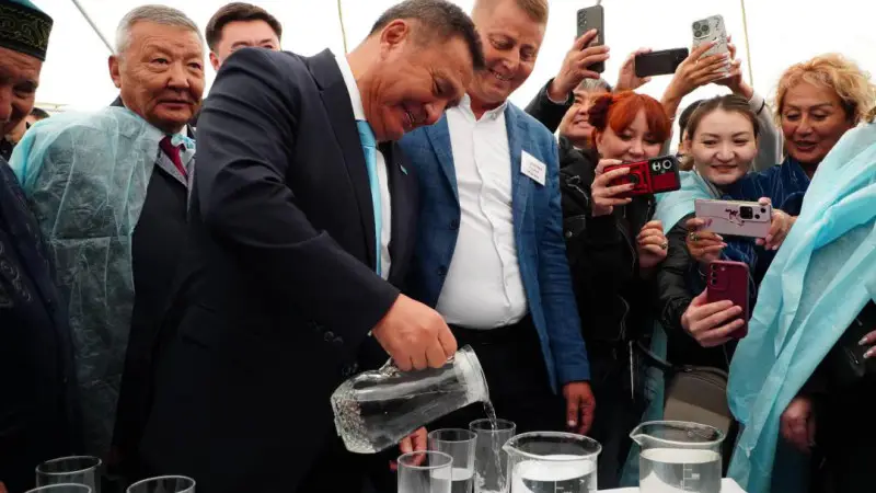 Казахстанские чиновники на этой неделе: Тосты, залпы и чистая вода — кто из акимов стал звездой мероприятия? Актобе