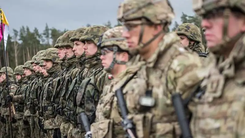 Польша усиливает военное присутствие на границах с Беларусью и Россией: социальные последствия на фоне обострения напряженности Актобе