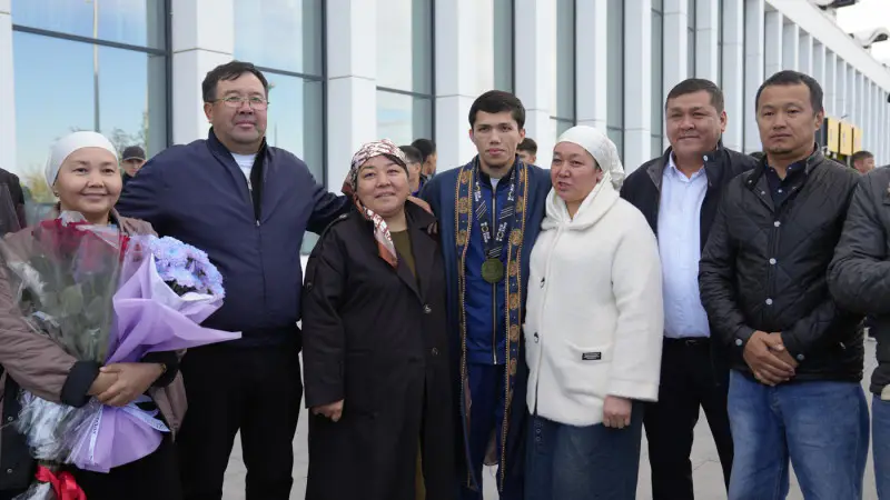 Астана встречает чемпиона: Санжар Ташкенбай вернулся с золотом Актобе