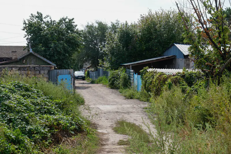 Улица со старыми дачами, остров "Тайвань", Астана