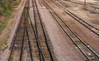 Жители посёлка под Актобе просят мост через ж/д пути уже 20 лет