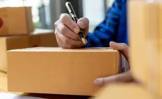 Казахстанцы сталкиваются с трудностями в отправке посылок в США, что может негативно сказаться на международной торговле и личных связях