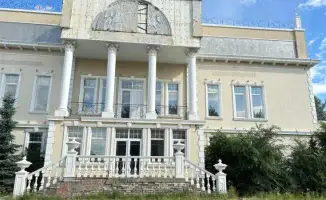 Конфискованный ресторан экс-главы Костаная, осужденного за коррупцию, был продан на аукционе с третьей попытки. Сумма продажи и детали аукциона не раскрыты, однако событие подчеркивает продолжающуюся борьбу с коррупцией в регионе.