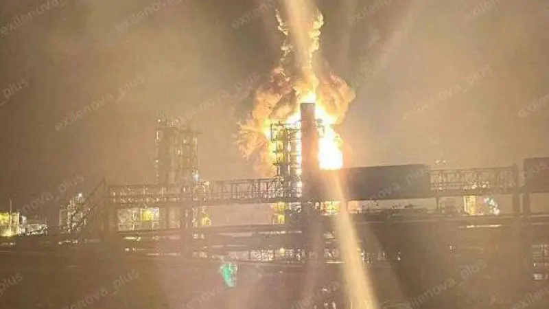 В ночь на 14 сентября украинские беспилотники атаковали Киришский нефтеперерабатывающий завод в Ленинградской области России. Очевидцы наблюдали за событиями. Актобе
