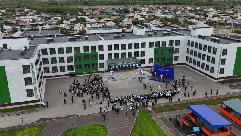 В Семее открыта новая школа на 600 мест в поселке Водный Актобе