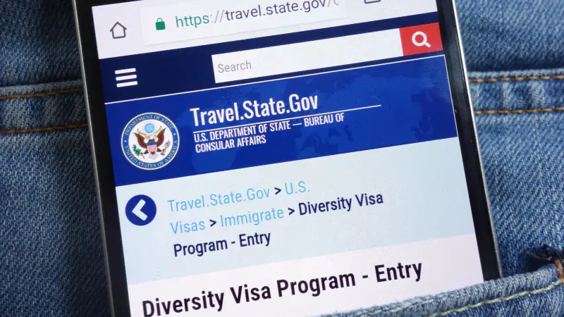 С 16 сентября регистрация на участие в лотерее грин-карт (Diversity Visa Lottery) в США станет платной, сообщает Tengri Travel. Это изменение в правилах лотереи вызвало обсуждения среди потенциальных участников, так как теперь им придется оплачивать участ Актобе