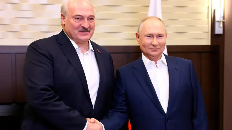 Президент Беларуси Александр Лукашенко предупредил, что украинский лидер Владимир Зеленский должен немедленно согласиться на требования Кремля, иначе он рискует потерять всю Украину. Актобе