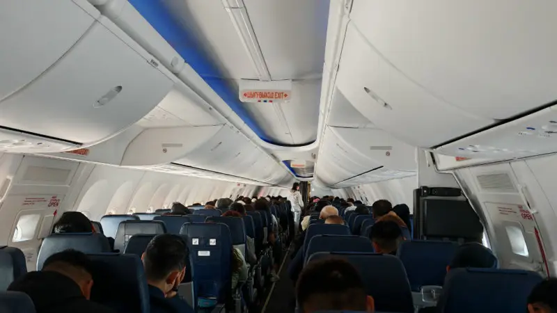 Самолет из Астаны, следовавший в Усть-Каменогорск, вернулся в аэропорт вылета: причины инцидента выясняются Актобе