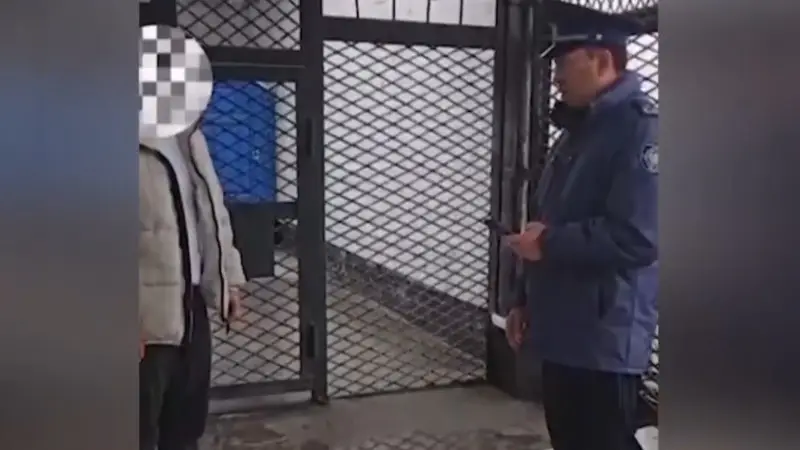 В Актобе мужчину арестовали на пять суток за справление нужды в центре города на глазах у прохожих Актобе