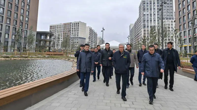 Благоустройство Астаны: Президент Токаев осмотрел бульвар Greenline в районе 'Нура' Актобе