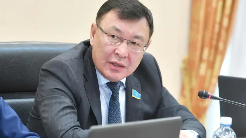 Депутат Сената и бывший заместитель министра внутренних дел генерал-лейтенант полиции Марат Кожаев прокомментировал предложение МВД о запрете на свободную продажу алкоголя, отметив, что это решение может вызвать значительные изменения в обществе. Он подче Актобе