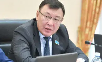 Депутат Сената и бывший заместитель министра внутренних дел генерал-лейтенант полиции Марат Кожаев прокомментировал предложение МВД о запрете на свободную продажу алкоголя, отметив, что это решение может вызвать значительные изменения в обществе. Он подче
