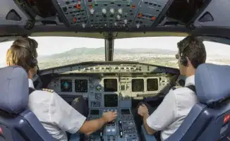 Пилоты Qazaq Air требуют пересмотра зарплат после инцидента на рейсе Костанай - Астана
