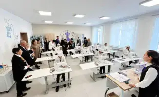 В Аягозе прошел день открытых дверей в новой средней школе №11 "Келешек мектеп". Мероприятие, названное "Школа будущего – безбарьерная", привлекло внимание местных жителей и родителей, желающих узнать о современных подходах к образованию и инфраструктуре 