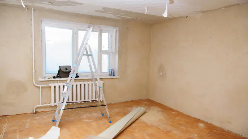 Казахстанец в Актобе обманул клиентов на 100 миллионов тенге, обещая ремонт квартир, но не выполнив работы Актобе