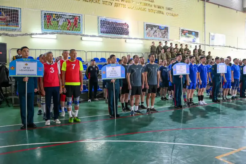 Турнир по волейболу в честь 80-летия Мухтара Алтынбаева собрал 80 спортсменов и завершился победой команды РОО "Ветераны Вооруженных сил" Актобе