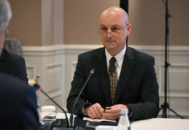 Касым-Жомарт Токаев провел беседу с президентом по странам СНГ и Центральной Азии компании John Deere Чабой Лейко (2)