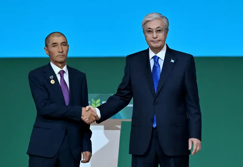 Касым-Жомарт Токаев вручил государственные награды работникам сельского хозяйства (3)