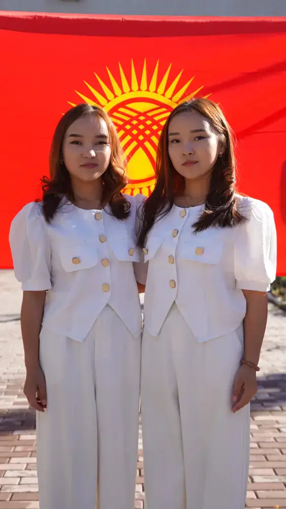 ТРОЙНЯШКИ ИЗ АЗЕРБАЙДЖАНА И ДВОЙНЯШКИ ИЗ КЫРГЫЗСТАНА ИЗУЧАЮТ КАЗАХСКИЙ ЯЗЫК В ТУРКЕСТАНЕ (2)