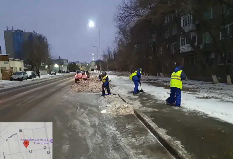 Снежный фронт: 705 единиц спецтехники ведут борьбу с зимними стихиями в Астане Актобе
