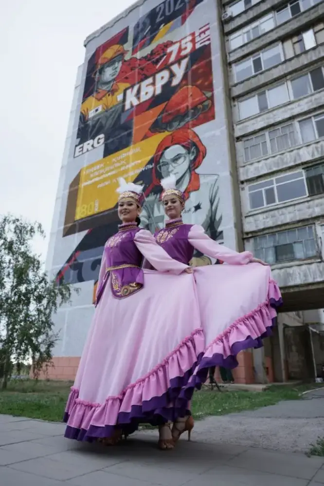 Яркие муралы в Год рабочих профессий и юбилей Абая украсили родные города ERG (8)