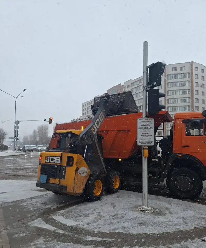Зима в Астане: коммунальщики против снежного шторма! Актобе