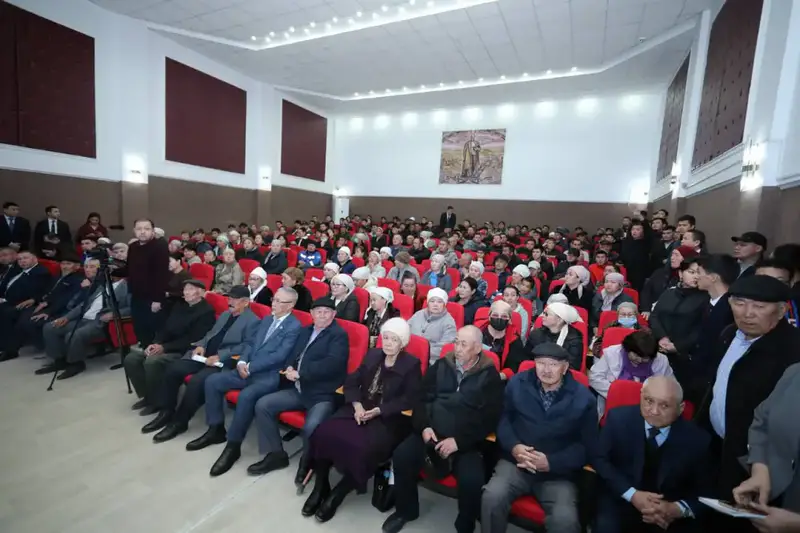 Нурдаулет Килыбай обсудил проблему безработицы в Каракиянском районе и встретился с жителями села Жетыбай (2)