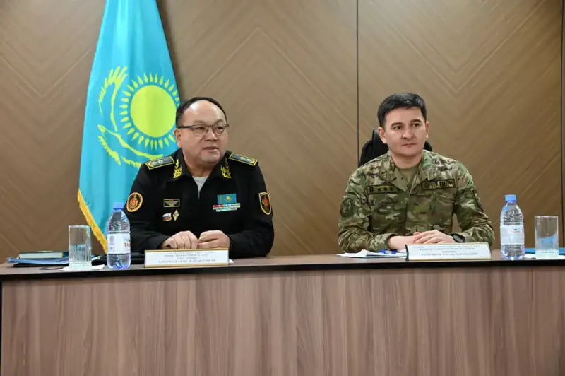 Заместитель министра обороны проверяет условия службы в Актаусском гарнизоне Актобе