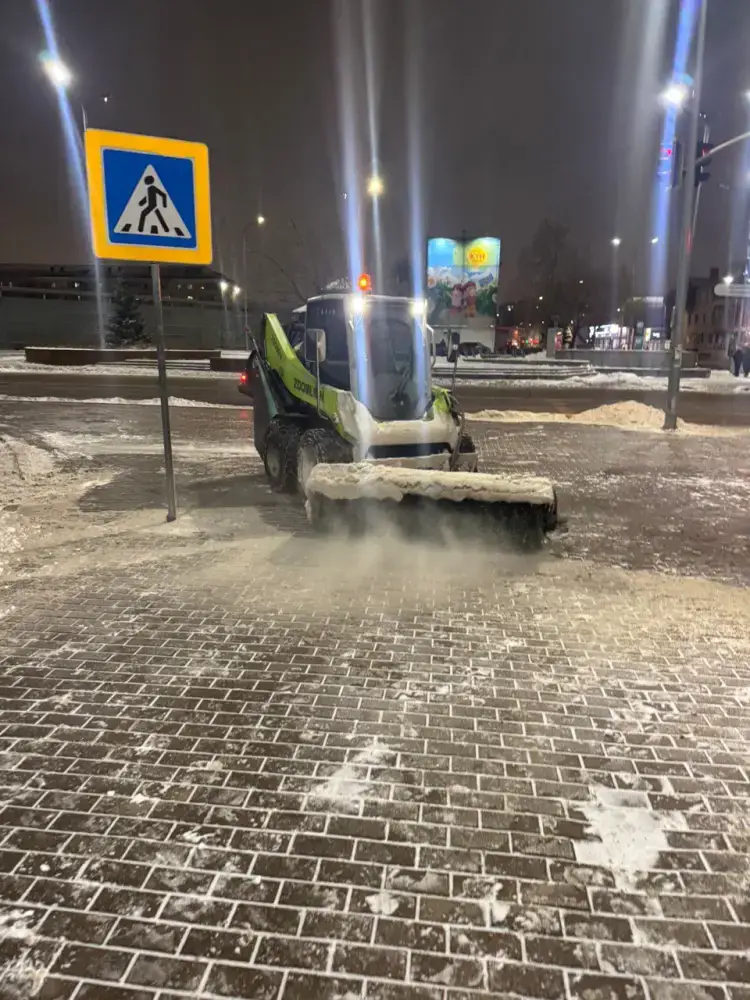 Уборка снега в Астане 2844 дорожных рабочих 1337 единиц техники Актобе