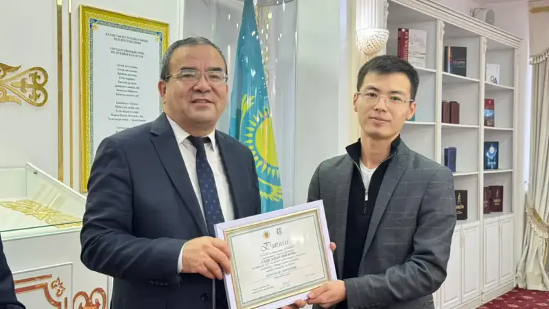 В литературном клубе «Алқа» обсудили влияние искусственного интеллекта на литературу (3)