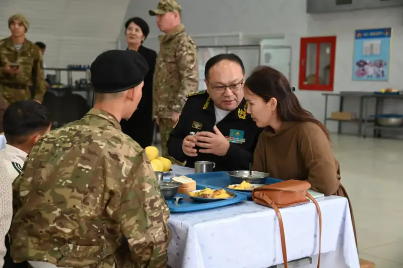 Бригаду морской пехоты посетили более ста родителей солдат (2)