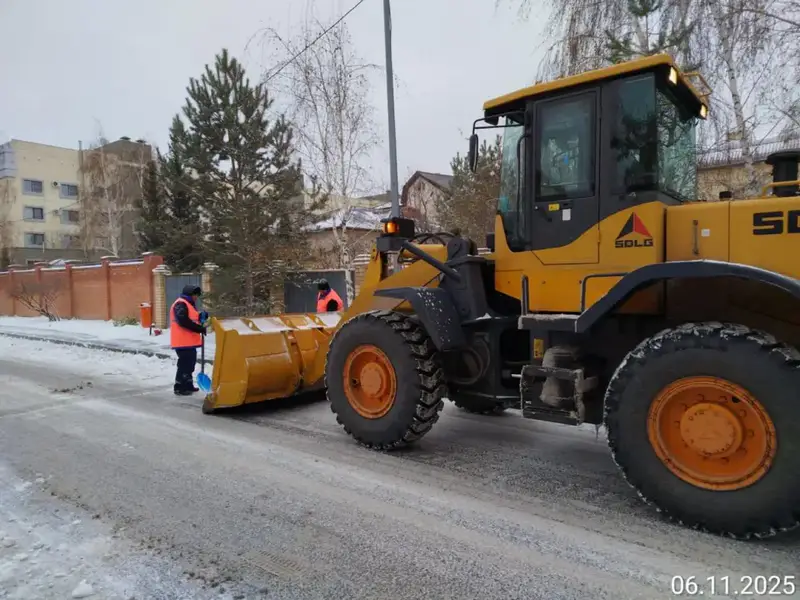 Снегопад в Астане: более тысячи единиц специальной техники задействовано в ночных уборочных работах Актобе