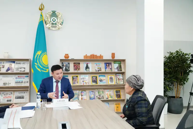 ЗАМЕСТИТЕЛЬ АКИМА ТУРКЕСТАНСКОЙ ОБЛАСТИ ЗАСЛУШАЛ ЖИТЕЛЕЙ (3)